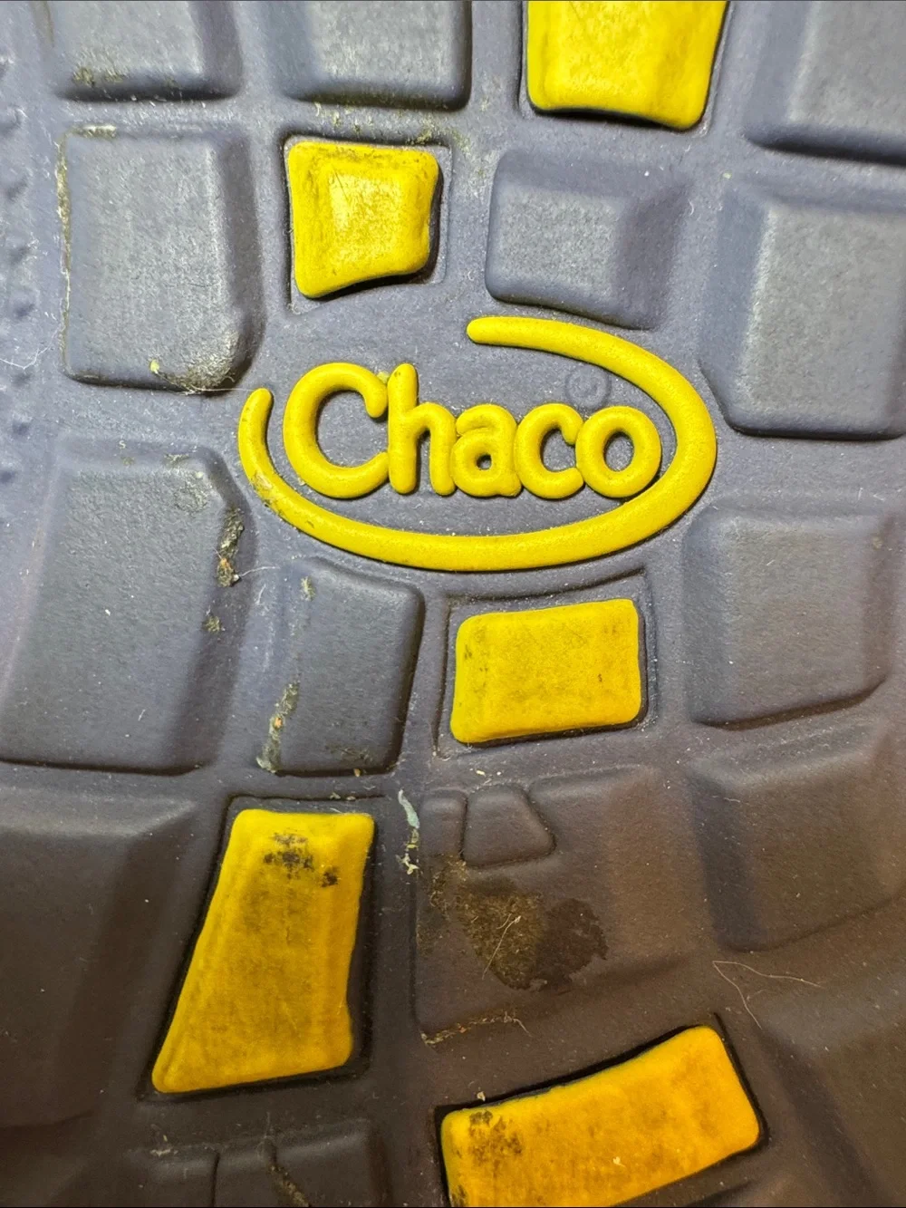 Chaco’s size 4 girls’ blue sandals.